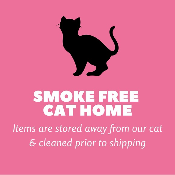 Hello! Here's more info about my closet ๐ - Picture 5 of 7